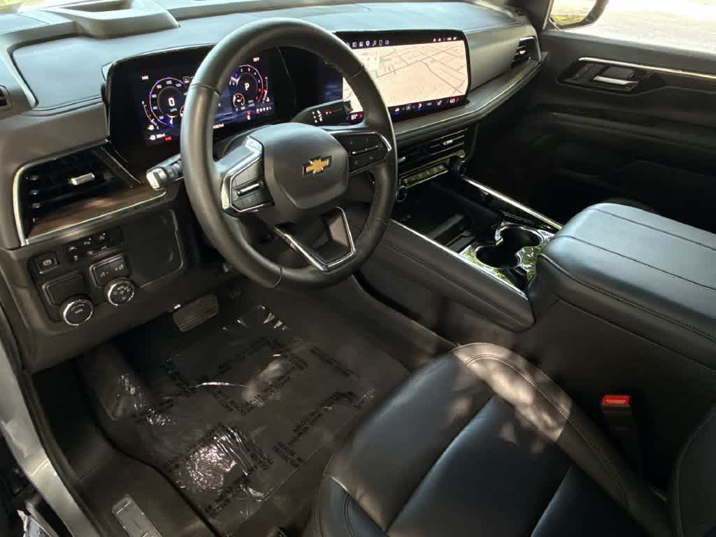 2025 Chevrolet Suburban LT - Photo 13