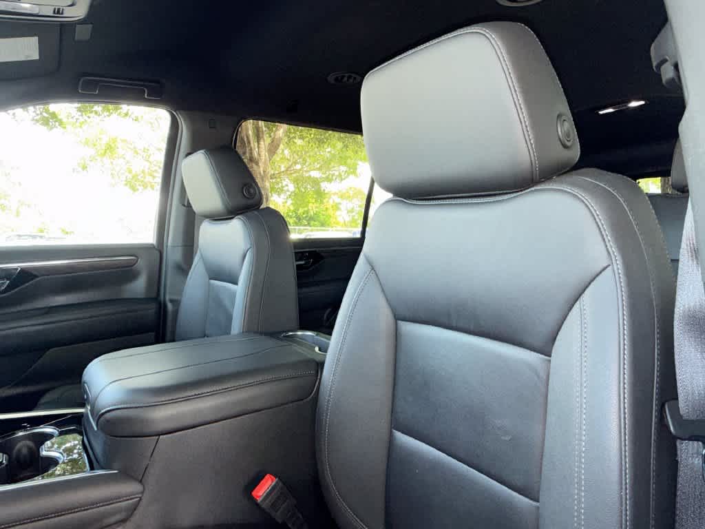 2025 Chevrolet Suburban LT - Photo 14