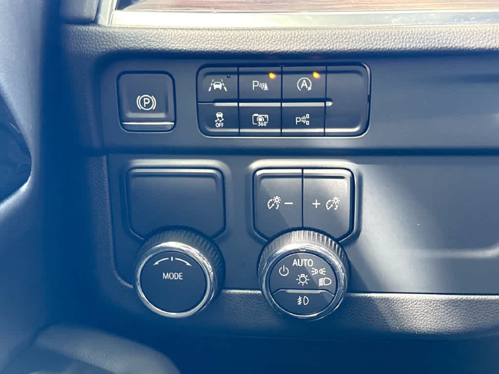 2025 Chevrolet Suburban LT - Photo 21