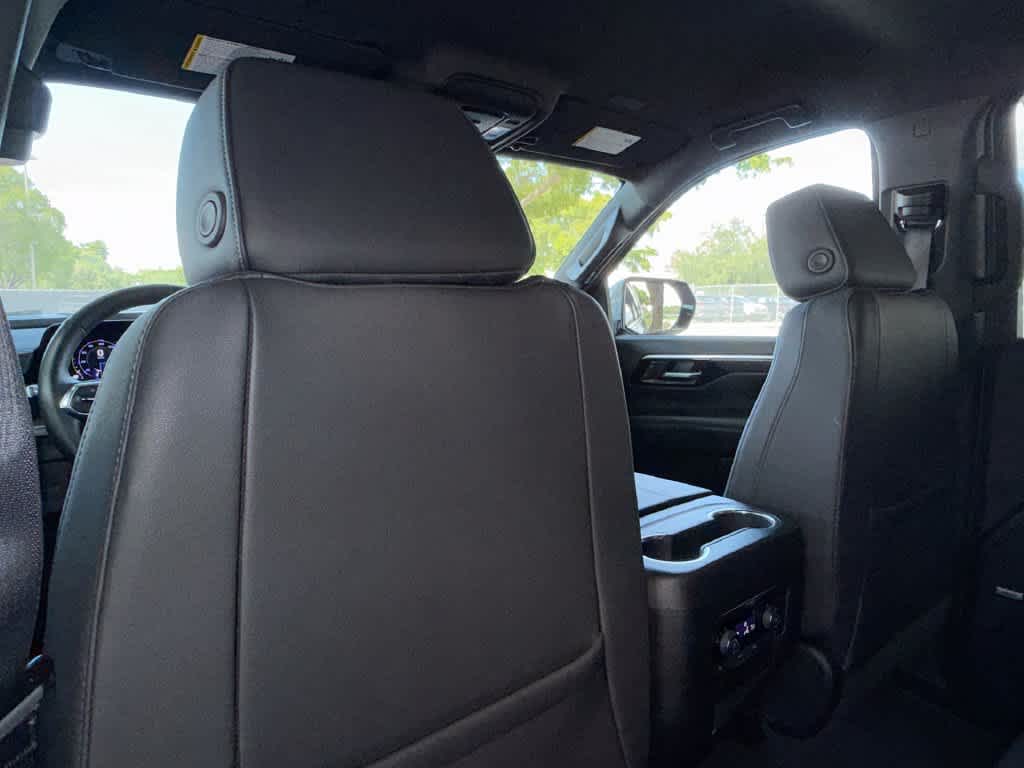 2025 Chevrolet Suburban LT - Photo 23