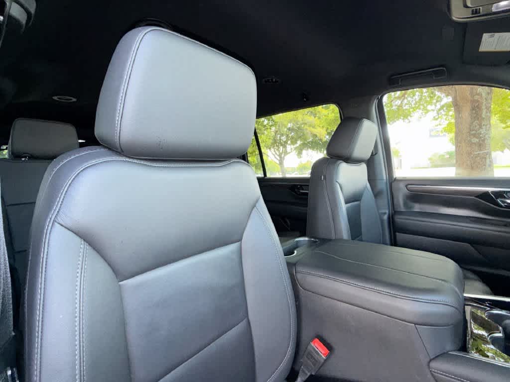 2025 Chevrolet Suburban LT - Photo 27