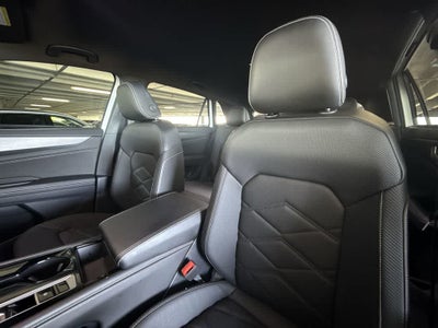 2025 Volkswagen Atlas Cross Sport 2.0T SE w/Technology