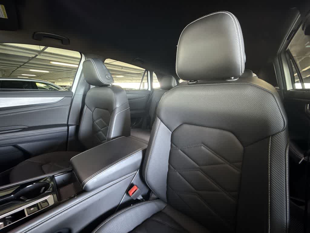 2025 Volkswagen Atlas Cross Sport 2.0T SE w/Technology