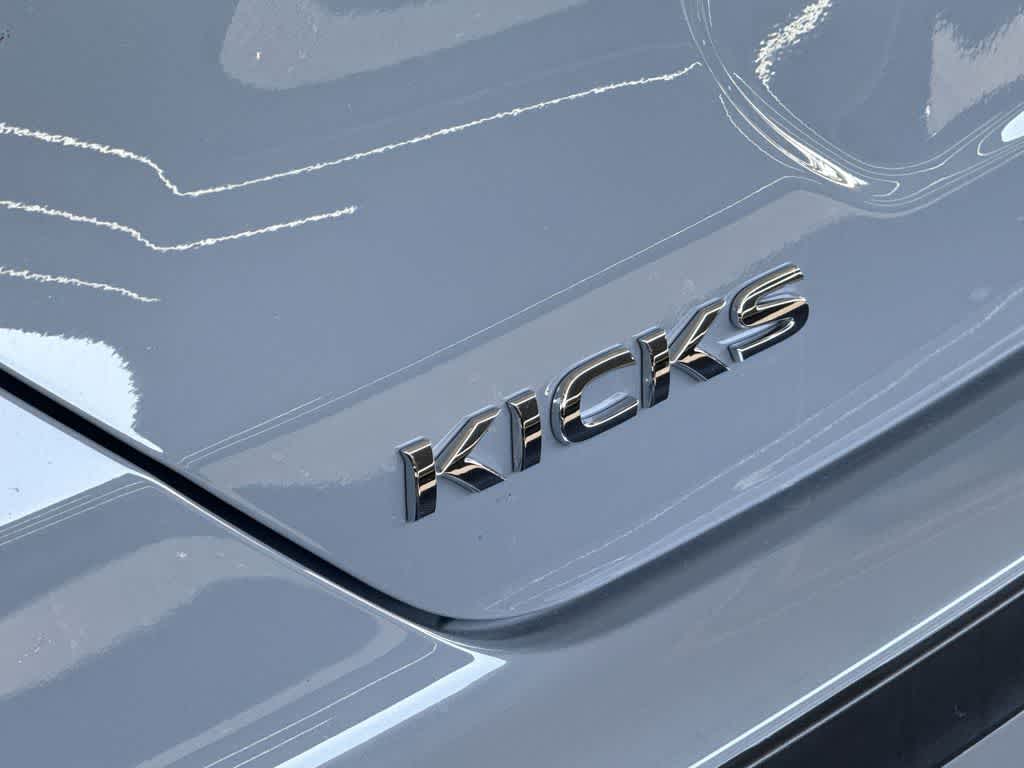 2023 Nissan Kicks SR
