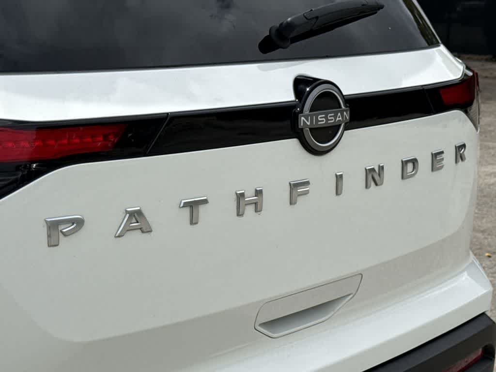 2025 Nissan Pathfinder SV