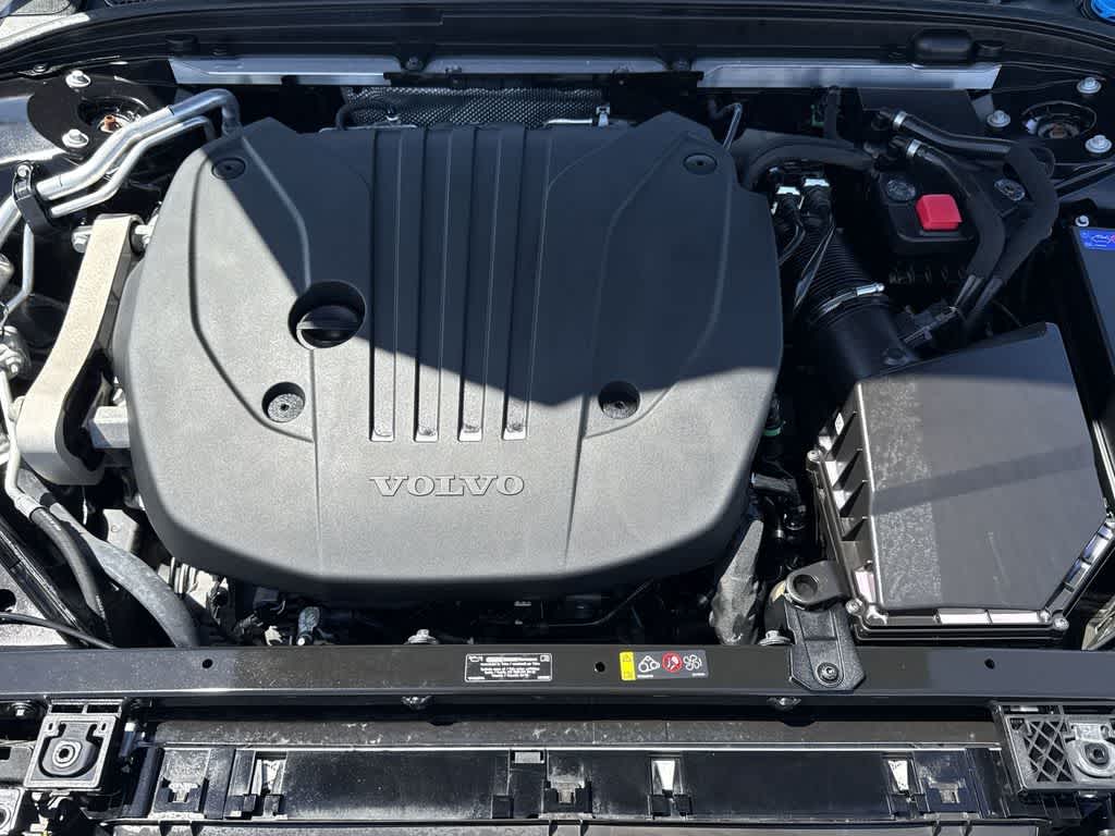 2024 Volvo S60 Plus Black Edition