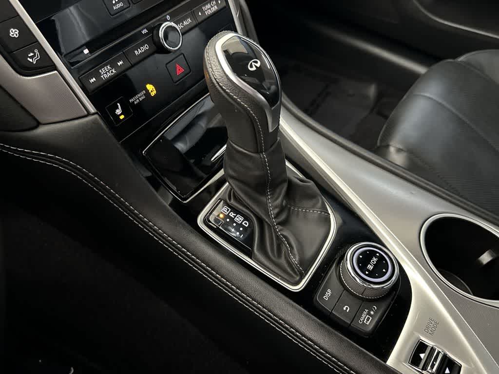 2022 INFINITI Q60 LUXE